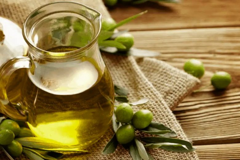 Various Advantages As Well As Disadvantages Of Using Olive Oil On Thick Hair!